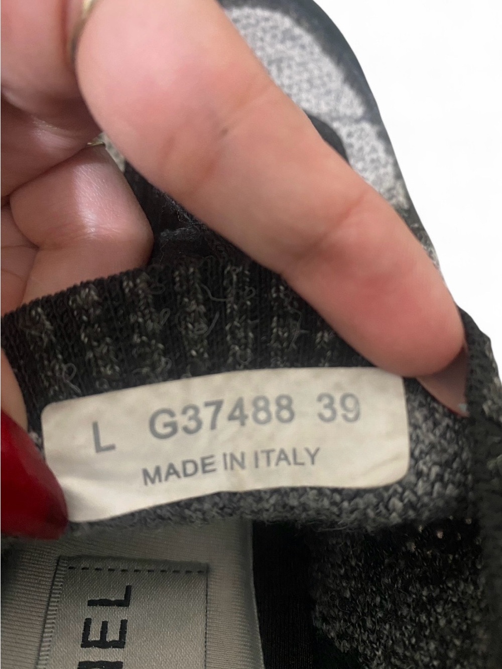 CHANEL Black & Gray Felt Low-Top Sneakers - Picture 8 of 10